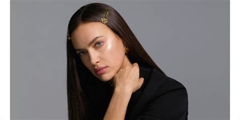 Versace, il podcast raccontato da Irina Shayk 